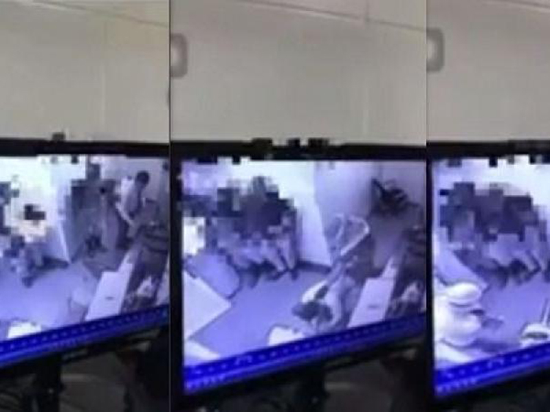 شاهد بالفيديو: سطو مسلح على مطعم وجبات سريعة شهير بالرياض!